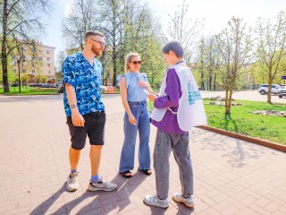 Волонтеры помогают жителям Клина выбрать сквер, который обновят по госпроекту