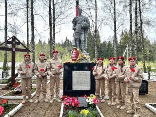 Клинские школьники побывали на Вахте Памяти у мемориалов ВОВ