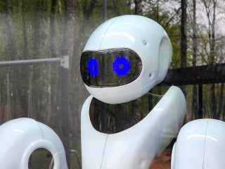 В солнечногорском парке робот Монти начал продавать кофе