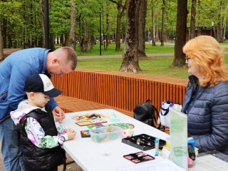 Головоломки и самопознание: психолог провела занятие для детей в парке Ступина
