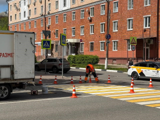 Что красят дорожные рабочие на улицах Электростали