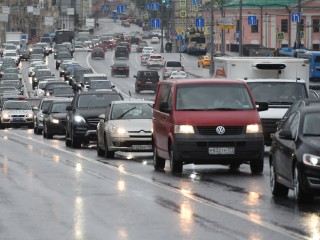 Утром в понедельник на дорогах Подмосковья насчитали 1 млн автомобилей