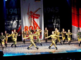 Творческие коллективы ДК «Россия» подарили зрителям незабываемый концерт в честь 80-летия Победы