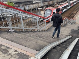 Пешеходный мост на железнодорожной станции в Одинцове преобразился