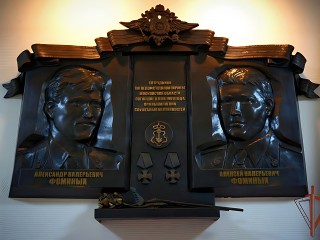 Росгвардейцы почтили память героев, погибших в Реутове 26 лет назад