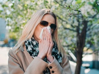 Аллергия на пыльцу березы: лайфхаки, как выжить в весной на улице