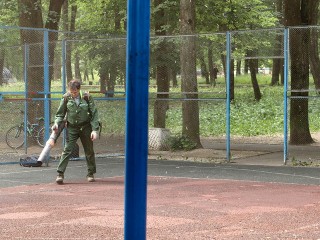 Шум от воздуходувок: коммунальщики Лосино-Петровского объяснили, почему это законно