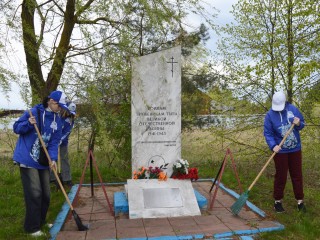 В Ворщикове привели в порядок памятник героям ВОВ