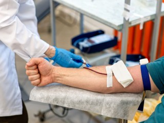 Больницы Подмосковья запросили кровь I, III и IV групп для пациентов с тяжелыми травмами и ожогами