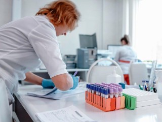Пожилые с хроническими заболеваниями могут пройти обследование в Химкинской больнице