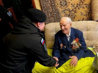 В Подольске бойцы ОМОН «Русич» навестили ветеранов в преддверии Дня Победы