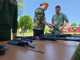 Егорьевских студентов научили сборке-разборке автомата
