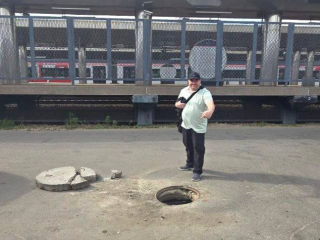 Австралиец из Апрелевки спас жителей от опасности: люк ликвидировали за рекордные сроки