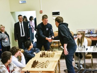 Международный гроссмейстер провел сеанс одновременной игры в Балашихе