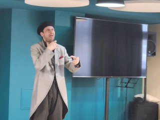 От химкинского забора к ролям и аплодисментам: актер Денис Моисеев встретился с химчанами