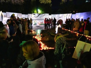 В Сергиевом Посаде зажгли сотни огней в память о героях войны