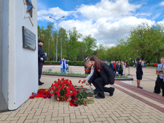 Патриотическая акция «Вахта Памяти» прошла в Чехове у обелиска воинской славы