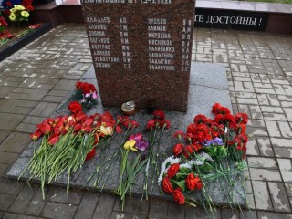 Жители Лотошина зажгли свечи в память о погибших в Великой Отечественной войне