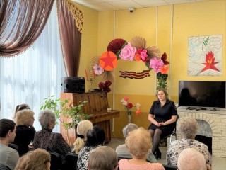 Полицейские Сергиева Посада учат пожилых граждан защищаться от мошенников