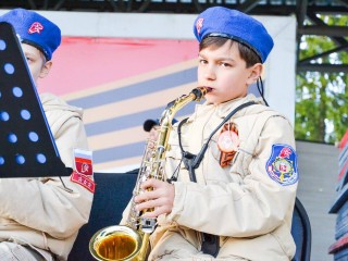 Лучшие ансамбли Краснознаменска выступили в День Победы в городском парке