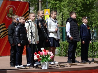 Песни о войне исполнили дети в День Победы