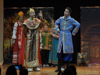 Премьера спектакля «Приключения в волшебном лесу» в Пущине собрала полный зал