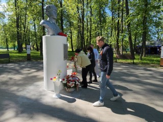 Работники серпуховского завода почтили память Героя Советского Союза Олега Степанова