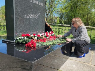 Налоговики Подмосковья привели в порядок военный мемориал в Серпухове в честь юбилея Победы
