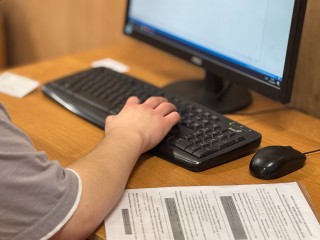 Управлять репутацией и досаждать звонками: стоит ли фриланс своих денег