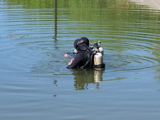 Айпад и айфон обнаружили водолазы на дне Нового озера