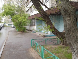 Привлекающий крыс мусорный контейнер убрали от дома №11 в 1-м квартале