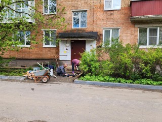 В доме на улице 9-й Гвардейской дивизии в Истре начали ремонт ступеней