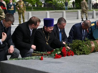 В Реутове возложили цветы к Вечному огню в честь Дня Великой Победы