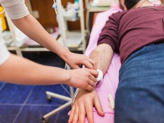 В Раменской больнице мужчине вылечили варикоз современным лазером