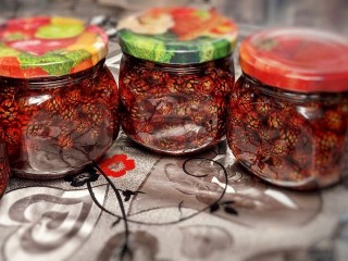 Луховицкий грибник поделился рецептом варенья из шишек