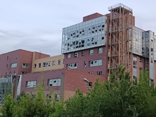 Полиция проверит опасное здание в Дзержинском после сигналов о подростках на крыше