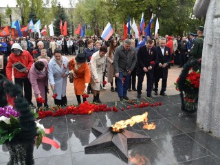 Лотошинцы собрались у Вечного огня в День Победы