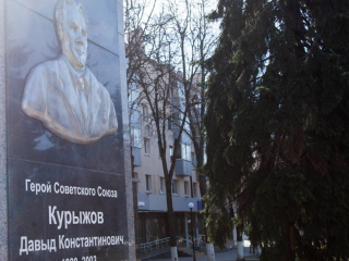 Герой и сосед: как Давыд Курыжов дарил детям добро и память о Победе
