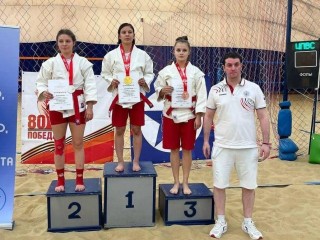 Превзойти успех Карины Черевань мечтают чемпионы по пляжному самбо из Можайска