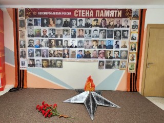 В микрорайоне Тимоново открыли стену памяти с фото ветеранов ВОВ