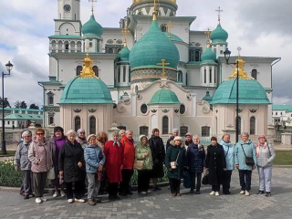 Дзержинские пенсионеры посетили копию иерусалимского храма Гроба Господня в Истре