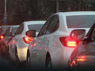 Подмосковные дороги утром 13 мая загружены на пять баллов