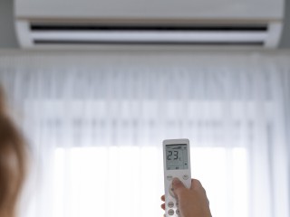 Эксперт оценила опасность сна с включенным кондиционером