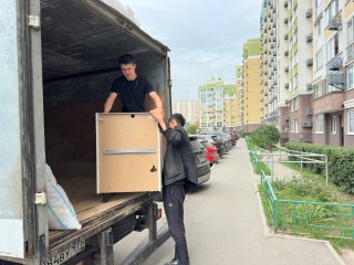В Ленинском округе вдове бойца СВО помогли с переездом