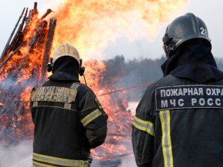 Пожарные Серебряных Прудов показали огню, кто тут главный