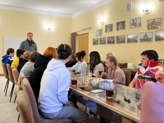 Китаевед из Шатуры научил школьников читать иероглифы