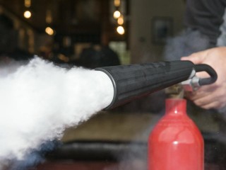 Жители Химок помогали пожарным в Ивакино, где загорелись частные дома