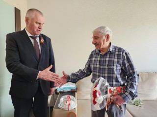 Ветеранам из Фрязина вручили сертификаты на покупку бытовой техники