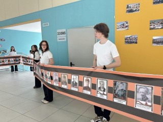Весна памяти: в Королеве школьники создали инсталляцию ко Дню Победы
