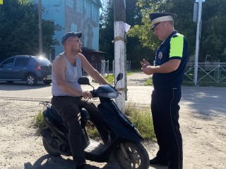 Госавтоинспекторы объяснили зарайцам, почему за рулем следует отказаться от телефона